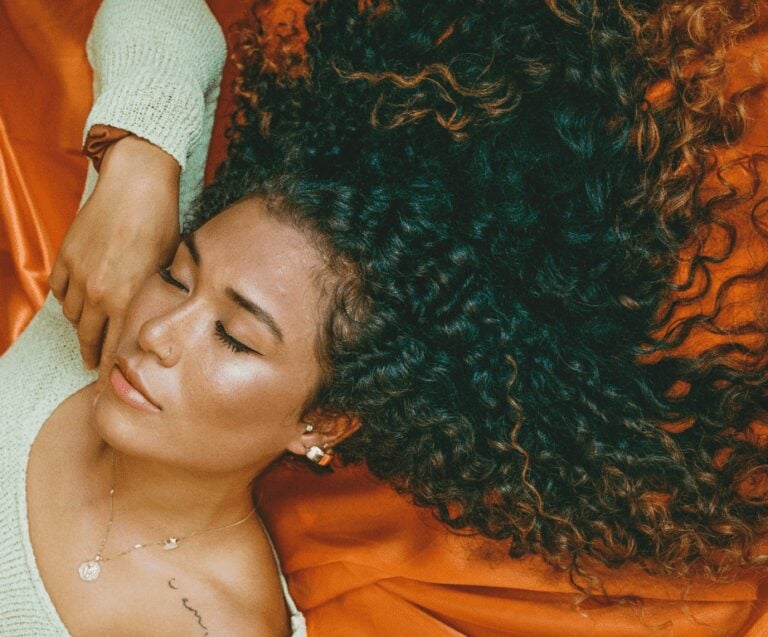 how to keep curly hair from tangling while sleeping